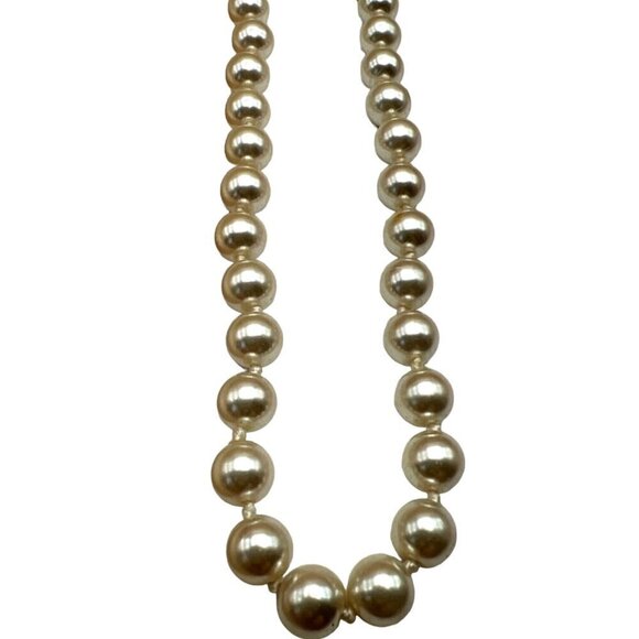 Vintage-Inspired 2 Strands of Glass Pearl Necklaces With Knotted Beads. A59 - Picture 11 of 12